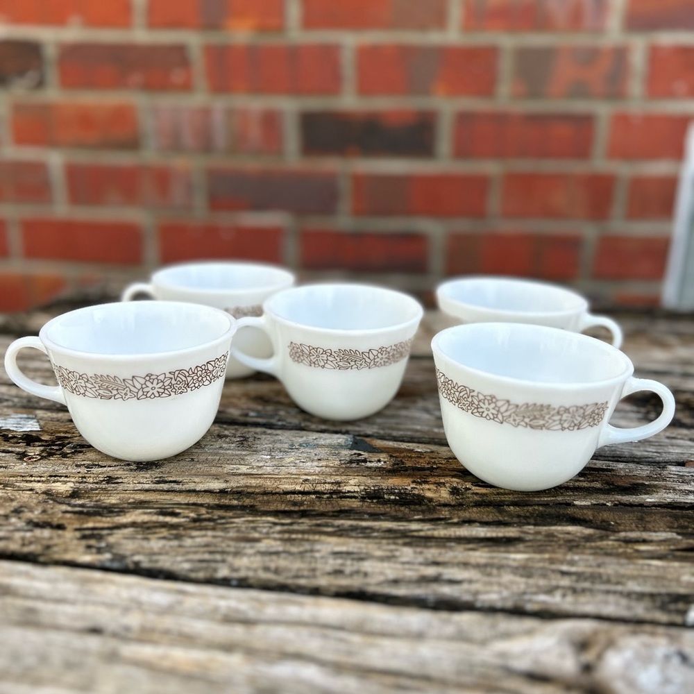 Pyrex Set of 5 Coffee Tea Mugs in Excellent Condition A-3